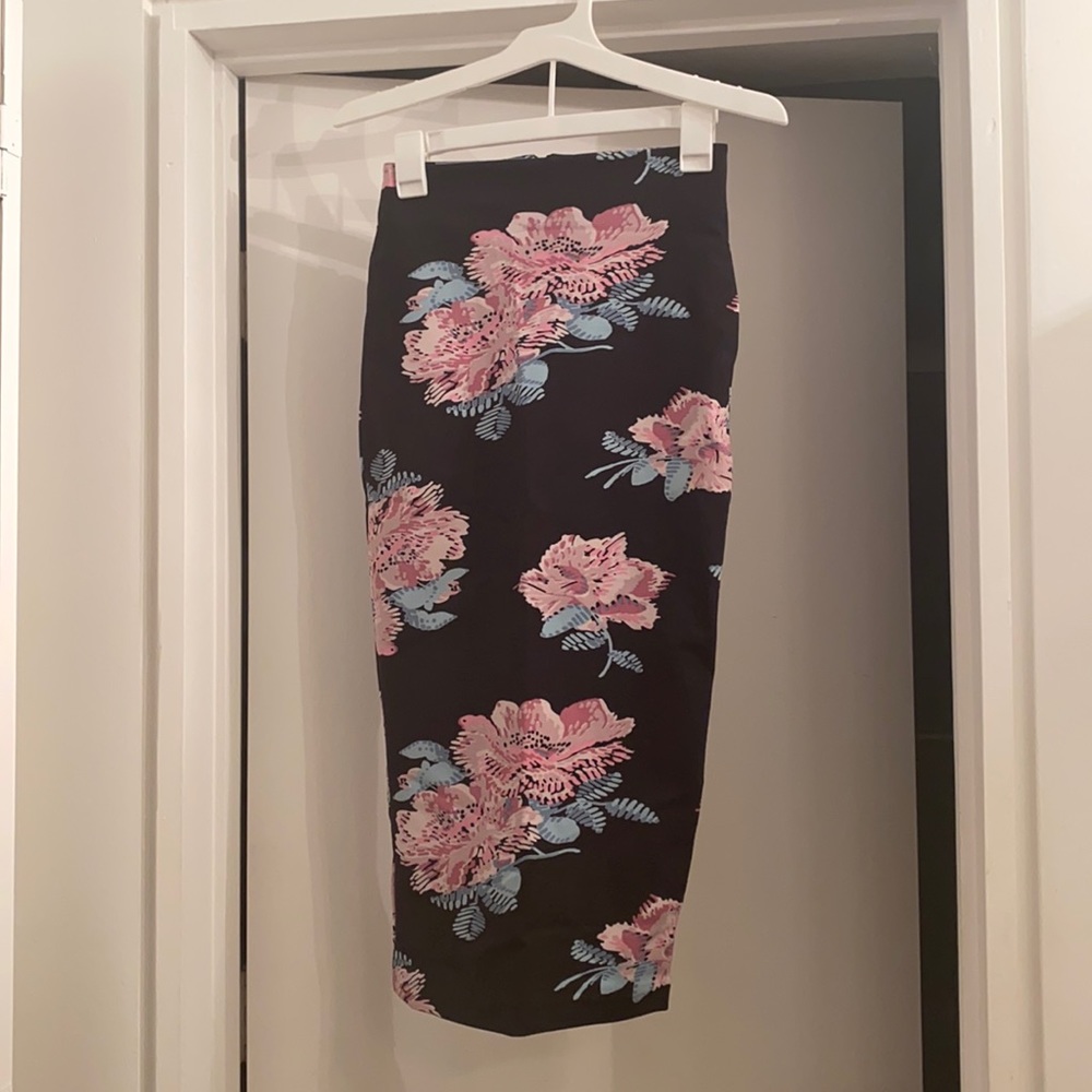 Elizabeth and James fitted 3/4 pencil skirt